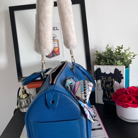 Authentic Louis Vuitton Epi Speedy 25 - Picture 10 of 12